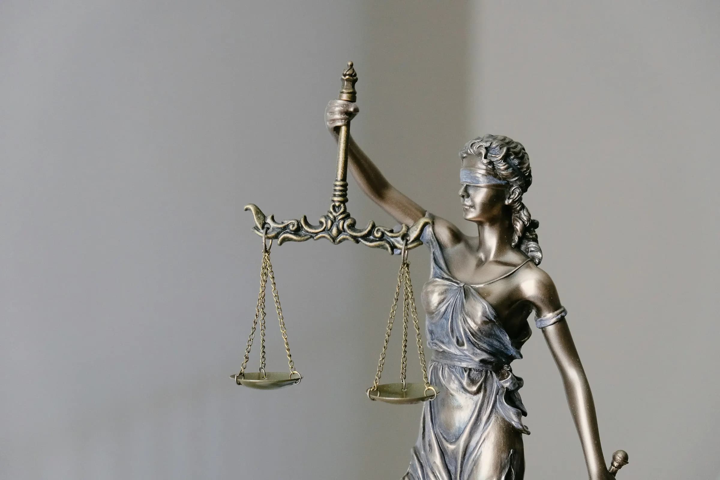 Confidential legal and business documents courier in the City of London